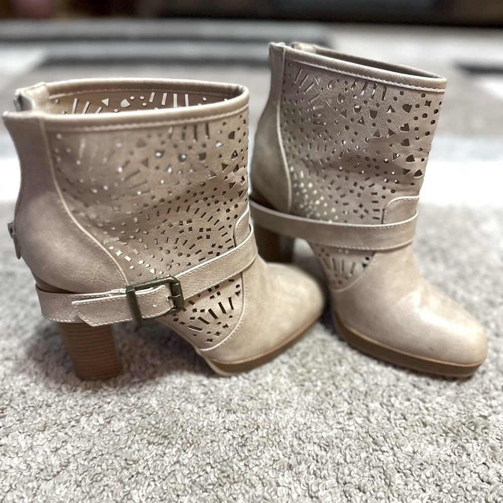Heeled booties